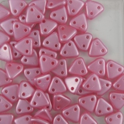 #31 10g Triangle-Beads 6mm - pearl coat pink