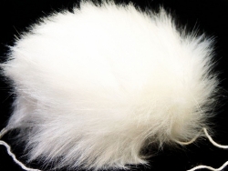 1 Stück Faux Fur PomPom - white