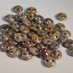 #32 - 50 Stück Two-Hole Lentils 6mm - opak green luster